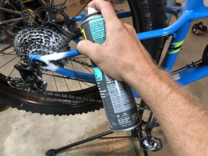 How to Lube a Bicycle Chain Correctly - Applying Chain Degreaser 300x225