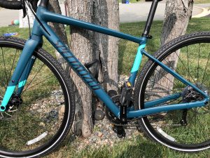 difference between a gravel bike and a hybrid bike