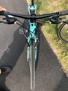 difference between gravel and hybrid bike